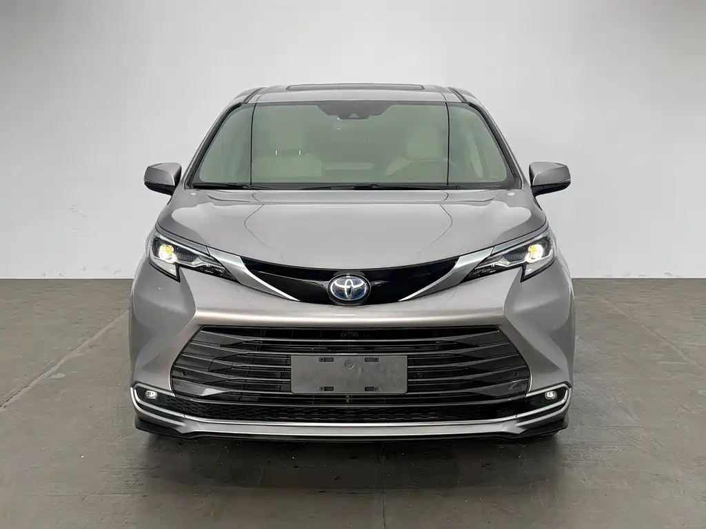 Toyota Sienna — миниатюра 2