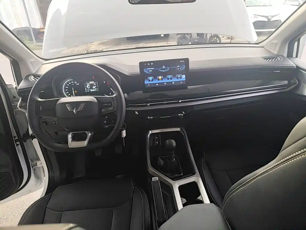 Wuling Jiachen — миниатюра 10