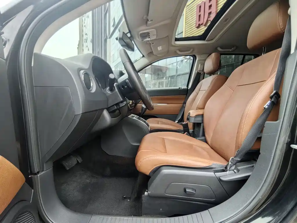 Jeep Compass (Import) — миниатюра 7