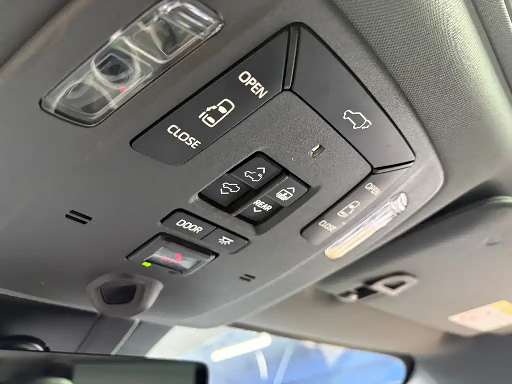 Toyota Granvia — миниатюра 16
