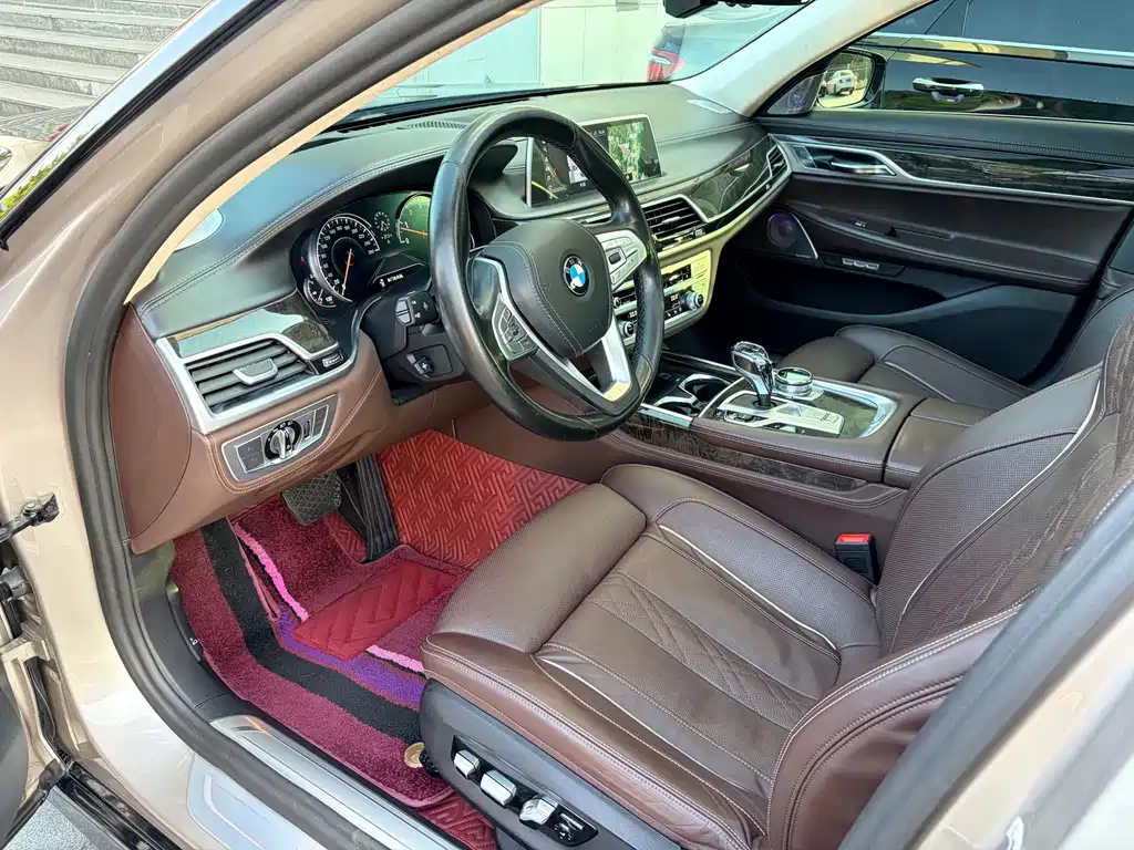 BMW 7 Series — миниатюра 6