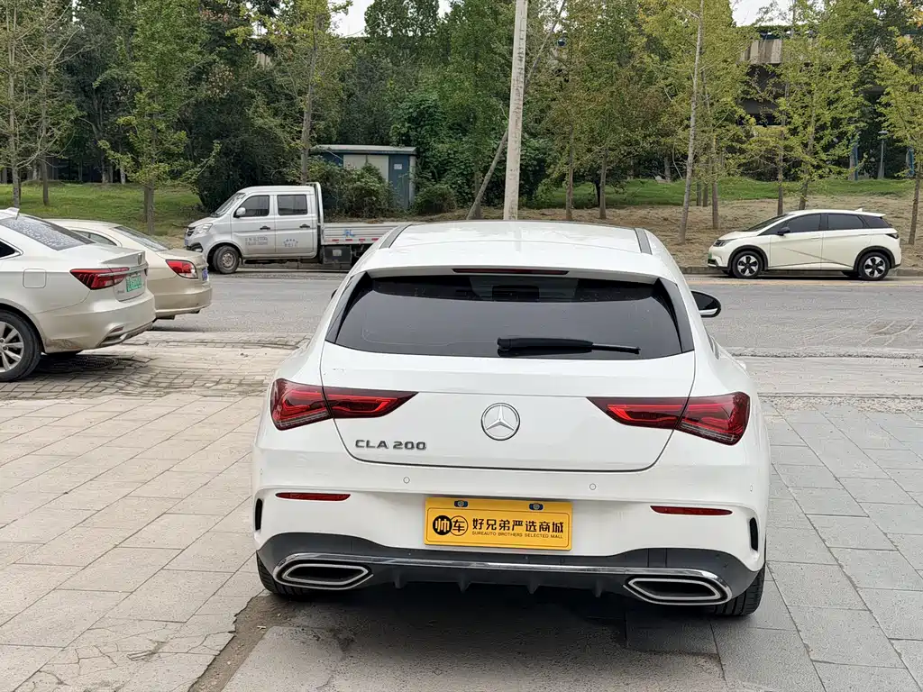MERCEDES-BENZ CLA