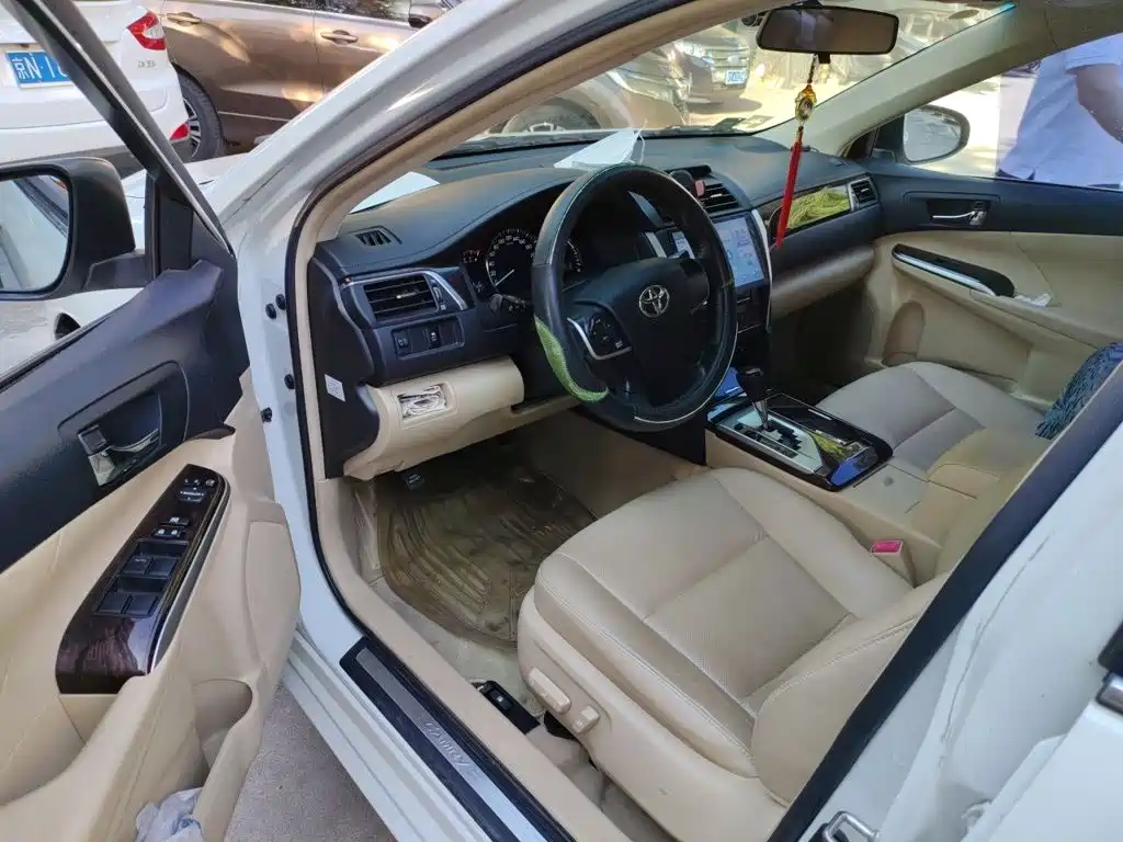 Toyota Camry — миниатюра 12
