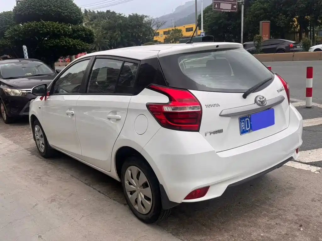 Toyota Yaris L — миниатюра 5