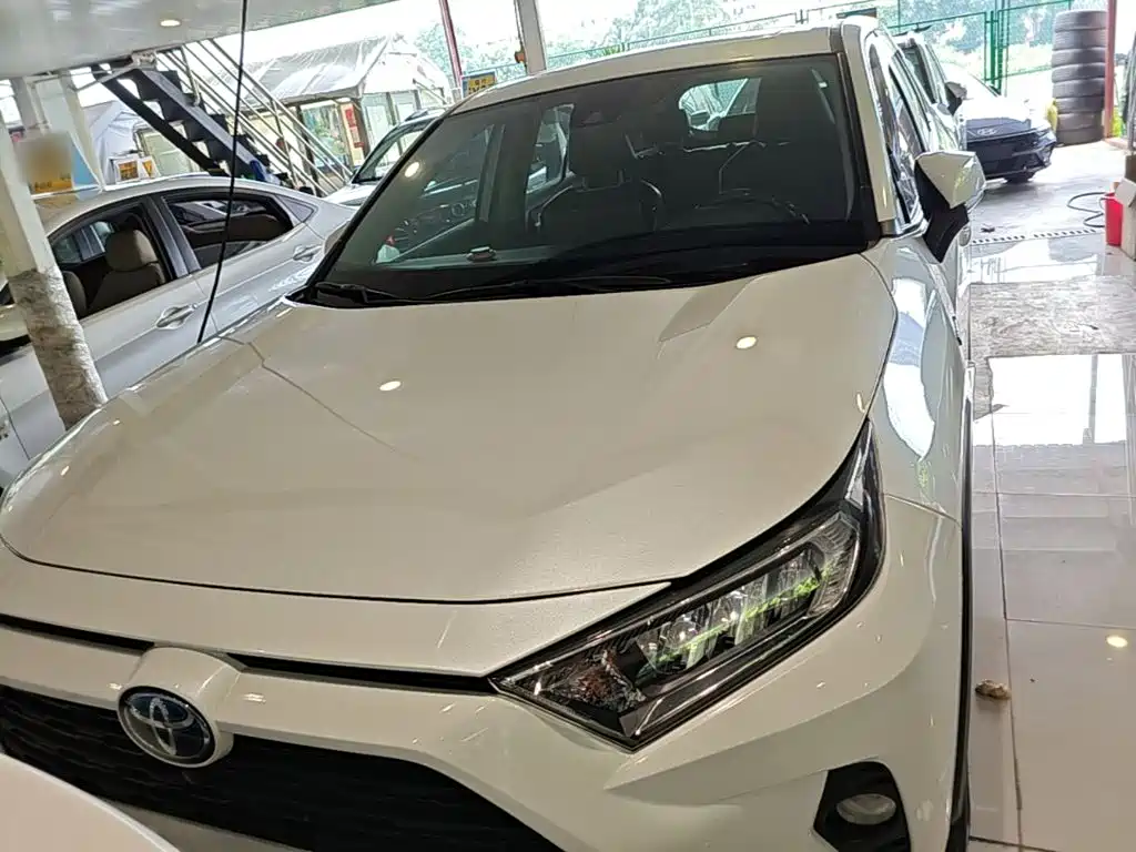Toyota RAV4 — миниатюра 3