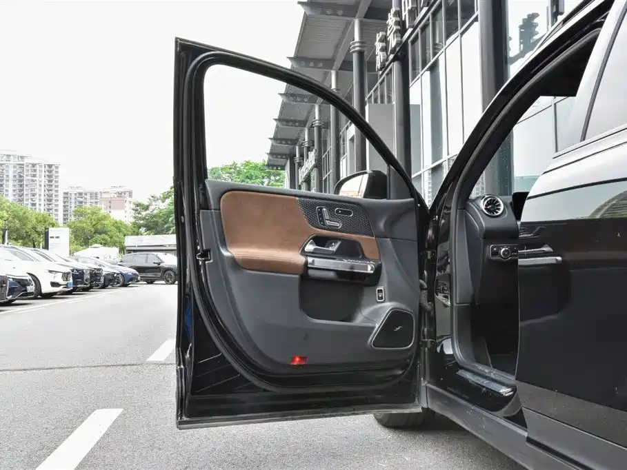 Mercedes-Benz GLB AMG — миниатюра 12