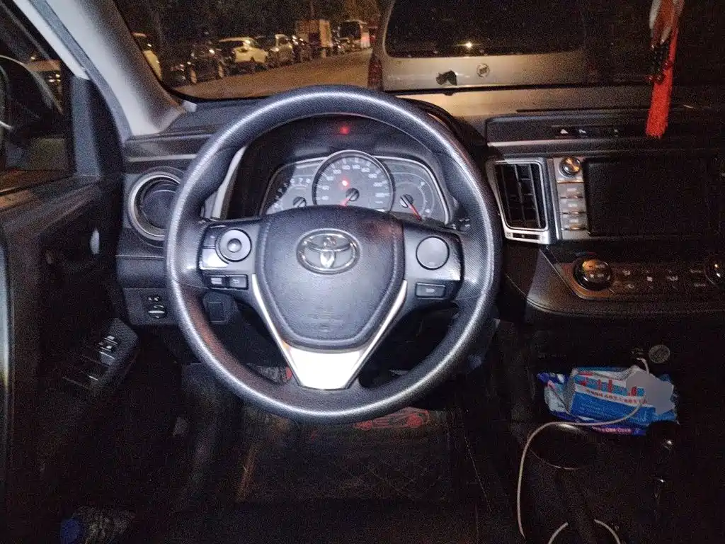 Toyota RAV4 — миниатюра 6