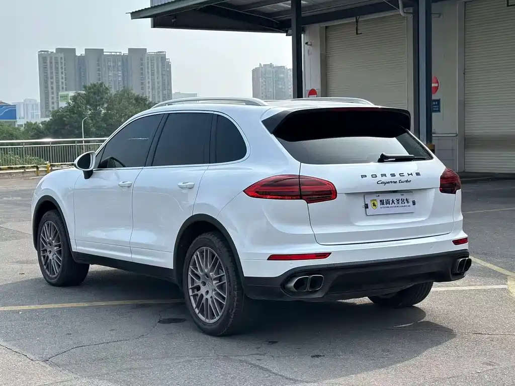 Porsche Cayenne — миниатюра 9
