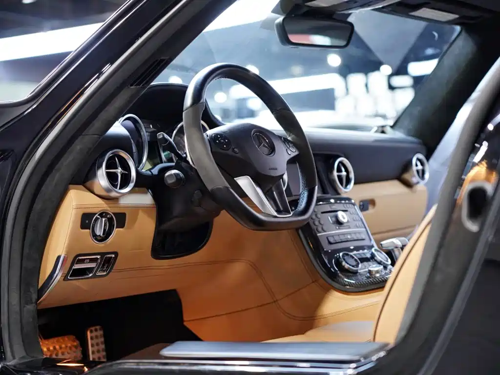 Mercedes-Benz SLS AMG — миниатюра 13