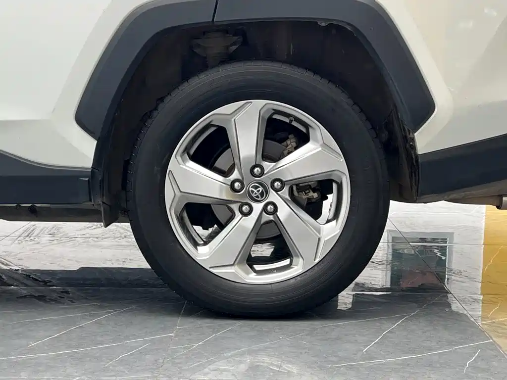 Toyota RAV4 — миниатюра 23