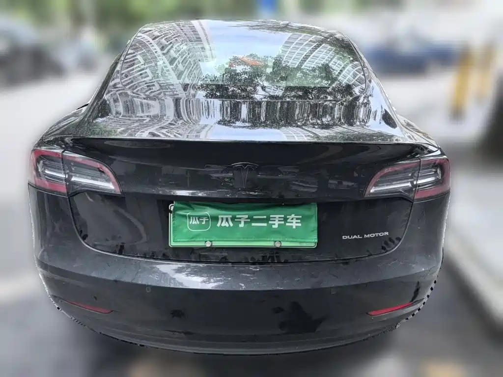 Tesla Model 3 — миниатюра 3
