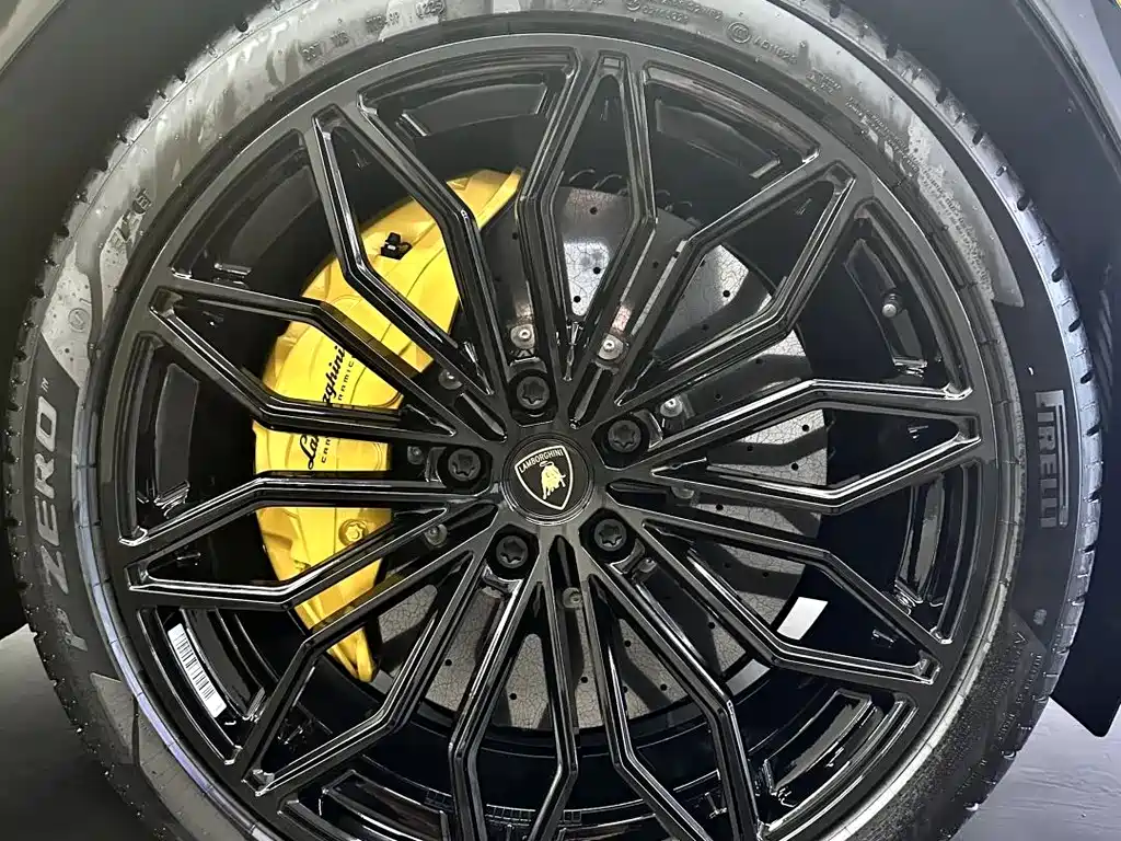 Lamborghini Urus SE 2025 4.0T Standard