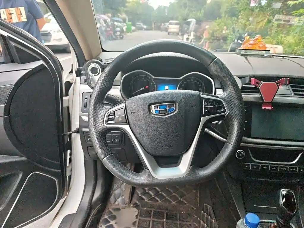 Geely Emgrand — миниатюра 3