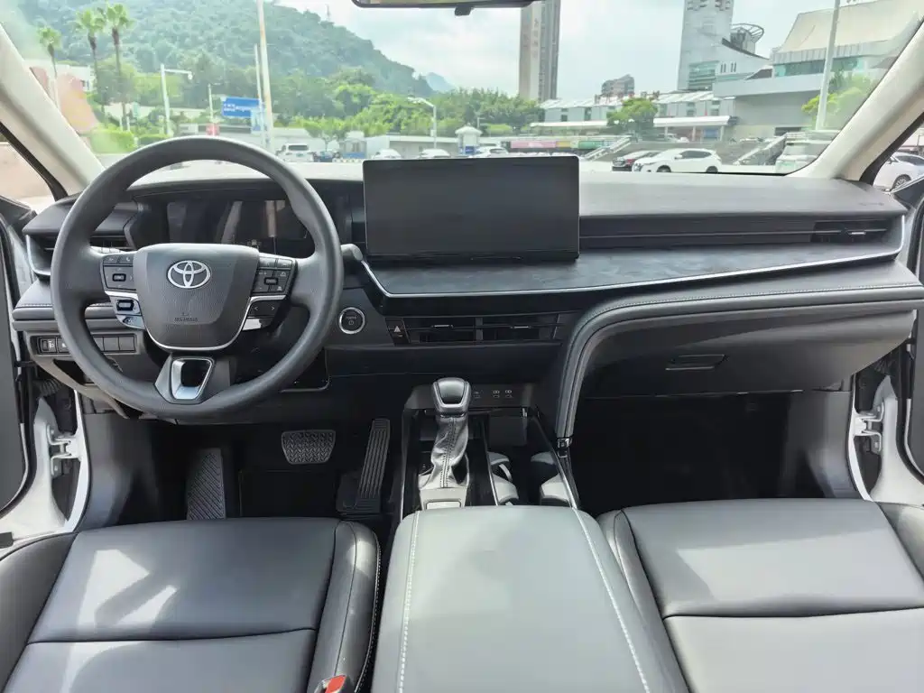 Toyota Camry — миниатюра 7