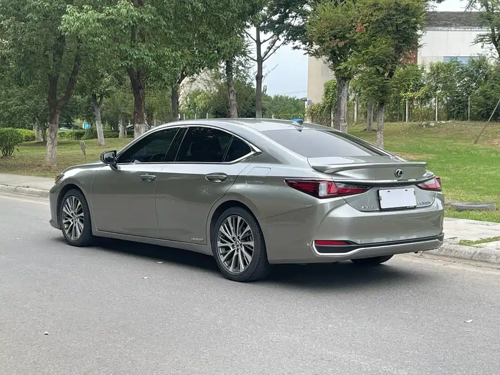 Lexus ES — миниатюра 5