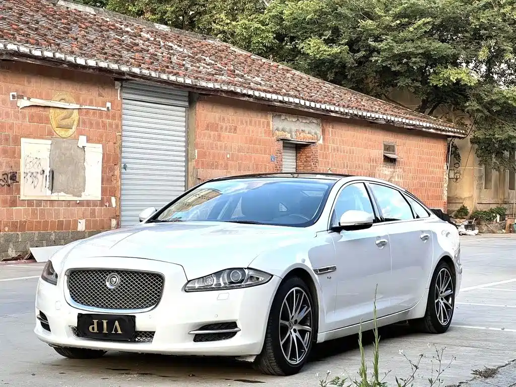 Jaguar XJ — миниатюра 6
