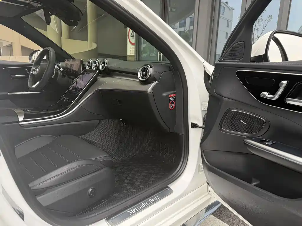 Mercedes-Benz C-Class — миниатюра 6