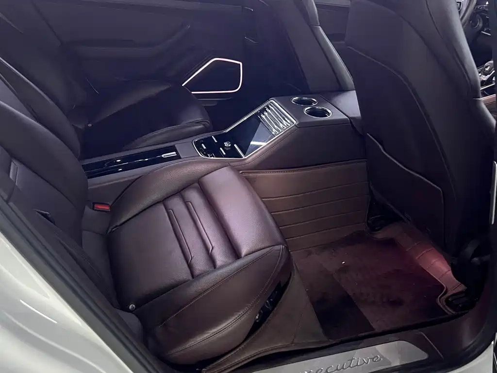 Porsche Panamera — миниатюра 6