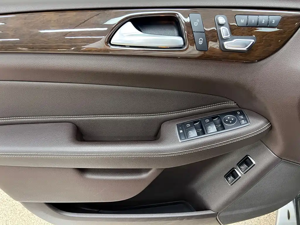 Mercedes-Benz GLS — миниатюра 24