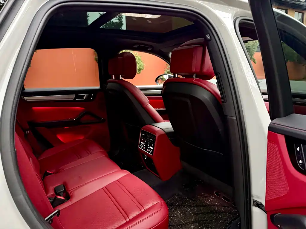 Porsche Cayenne — миниатюра 10