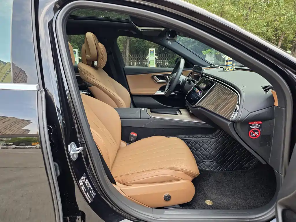 Mercedes-Benz E-Class — миниатюра 17