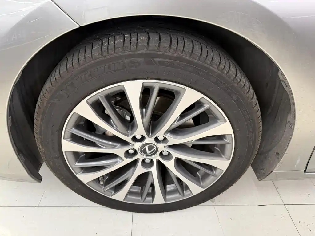 Lexus ES — миниатюра 5