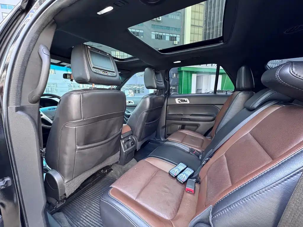 Ford Explorer (Import) — миниатюра 10