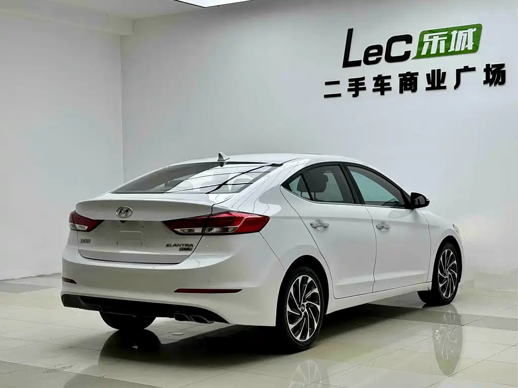 Hyundai Elantra — миниатюра 6