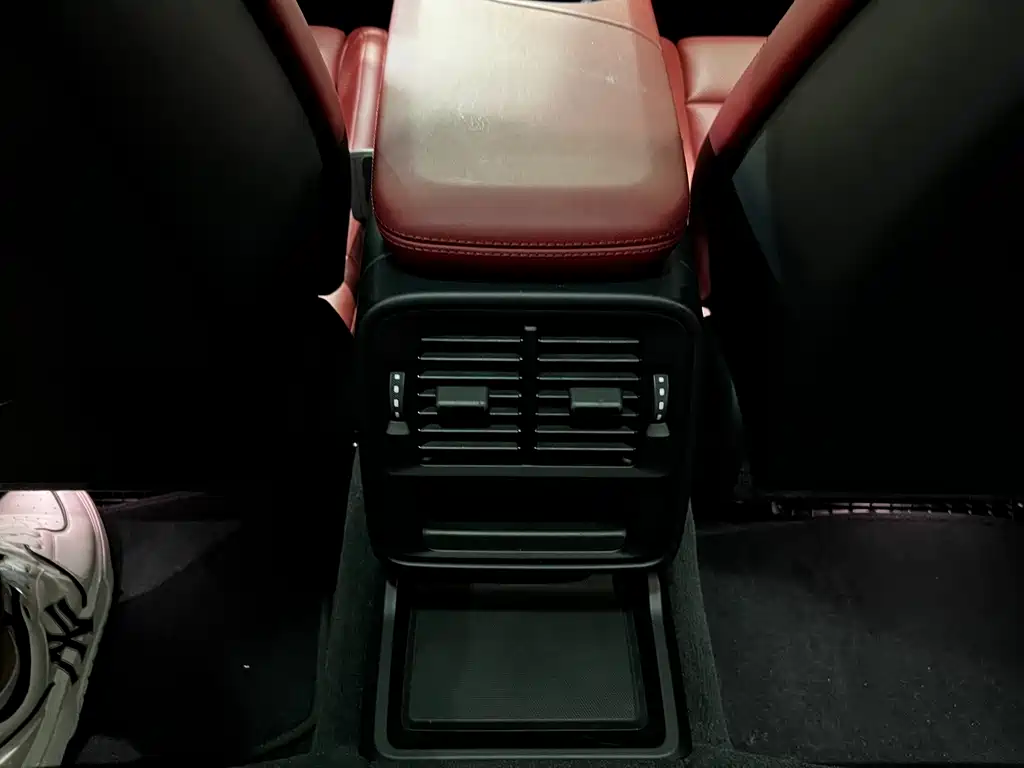 Porsche Taycan — миниатюра 19