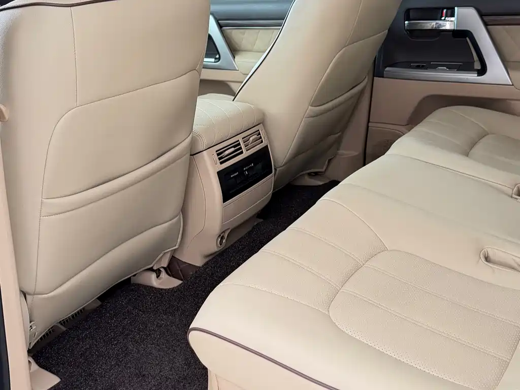 Toyota Land Cruiser — миниатюра 5