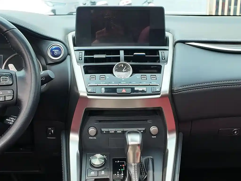 Lexus NX — миниатюра 9