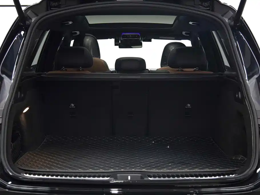 Mercedes-Benz GLC 2023 GLC 260 L 4MATIC 5 мест