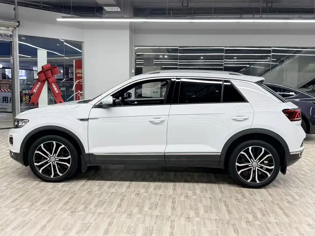 Volkswagen T-Roc — миниатюра 2