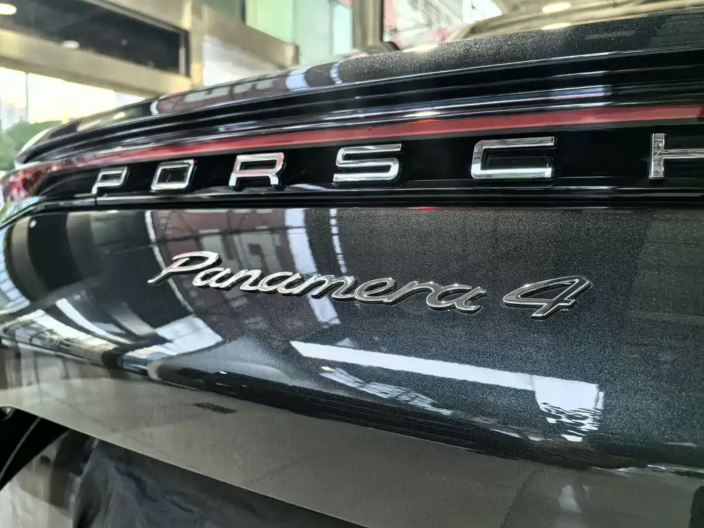 PORSCHE PANAMERA