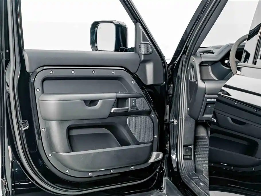 Land Rover Defender — миниатюра 19
