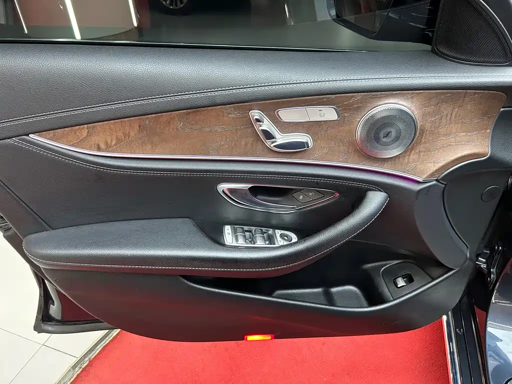 Mercedes-Benz E-Class — миниатюра 11