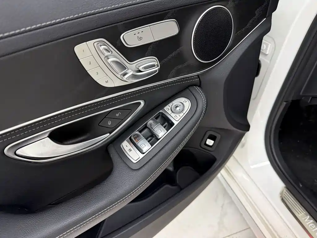 Mercedes-Benz C-Class — миниатюра 8