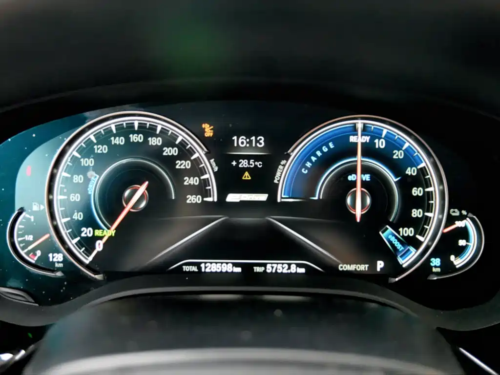 BMW 5 Series New Energy — миниатюра 9