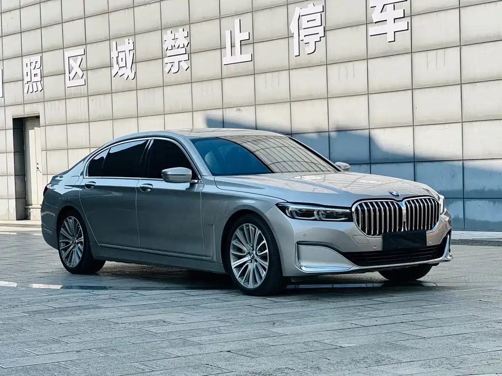 BMW 7 Series — миниатюра 3