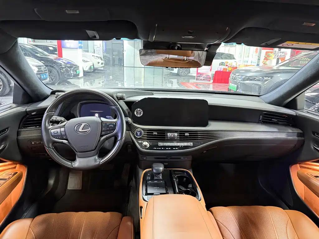 Lexus LS — миниатюра 7