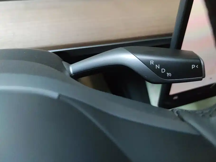Tesla Model Y — миниатюра 16