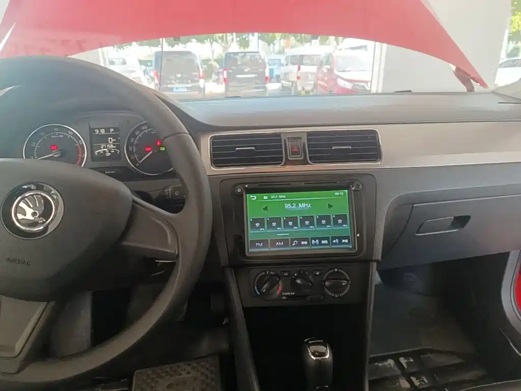 Skoda Rapid Spaceback — миниатюра 13