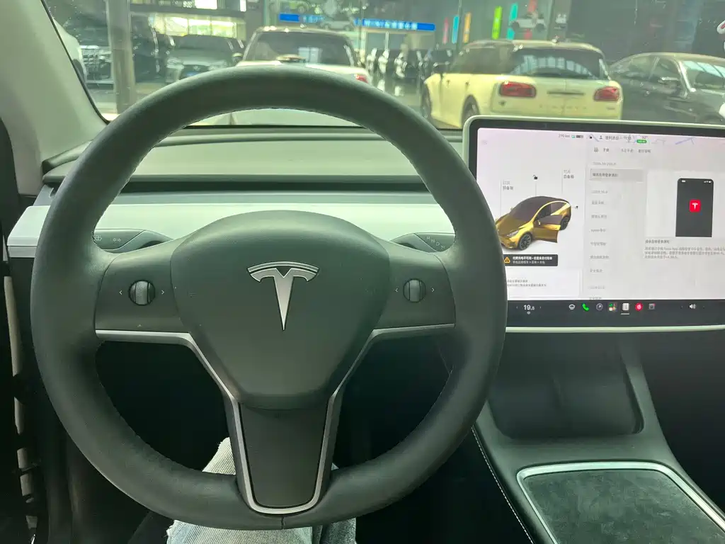 Tesla Model Y — миниатюра 6