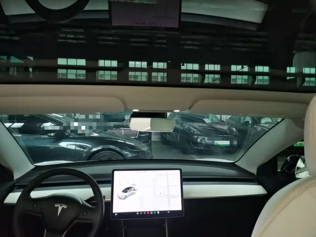 Tesla Model 3 — миниатюра 18