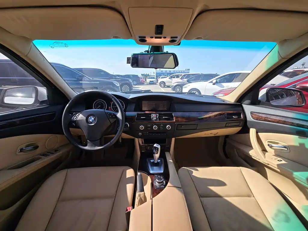 BMW 5 Series — миниатюра 9
