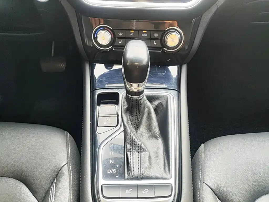 Roewe RX3 — миниатюра 14