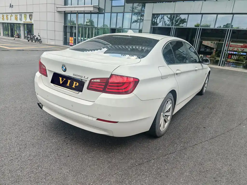 BMW 5 Series — миниатюра 6