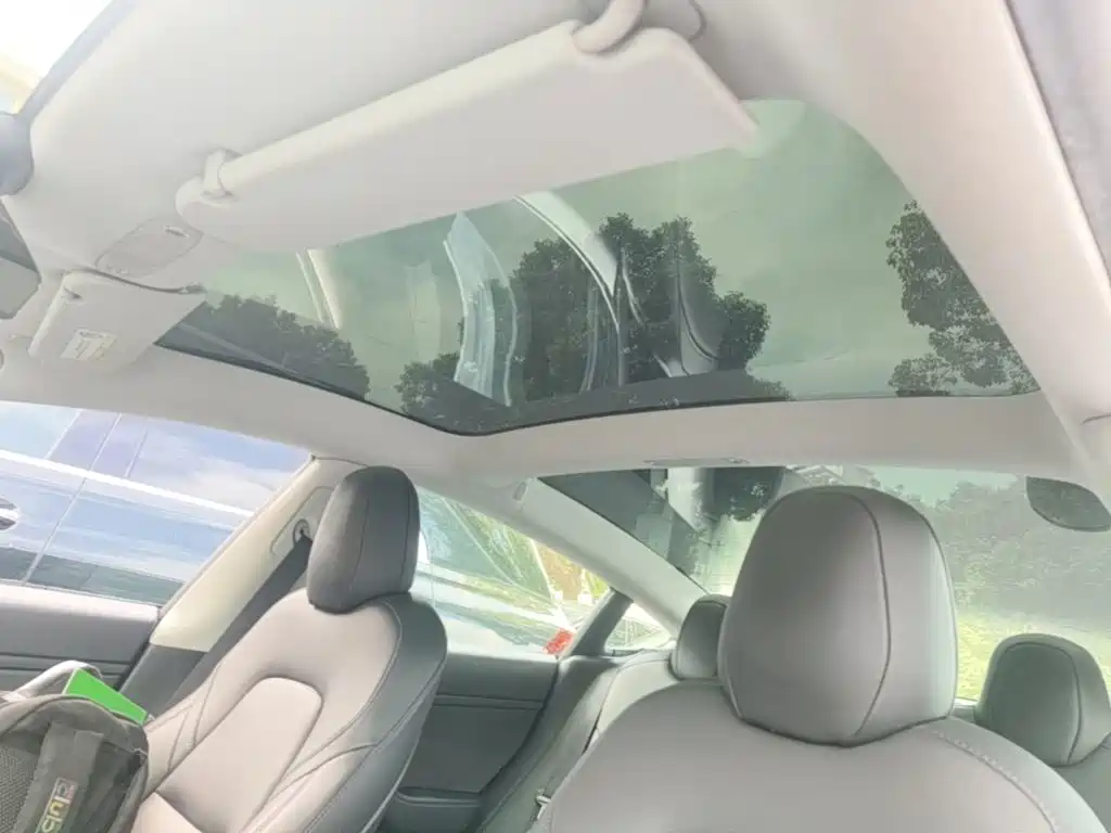 Tesla Model 3 — миниатюра 18