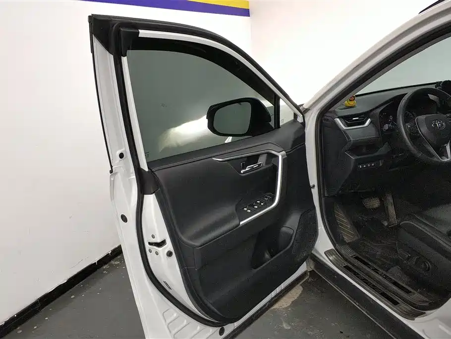 Toyota RAV4 2023 2.0L CVT Plus