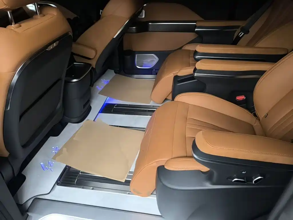 Hongqi Hongqi HQ9 PHEV — миниатюра 17